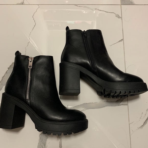 BNIB Steve Madden Boots Turbo S7.5 - Picture 1 of 4